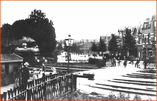 Dubbeldamseweg, spoorwegovergang, ca1910.